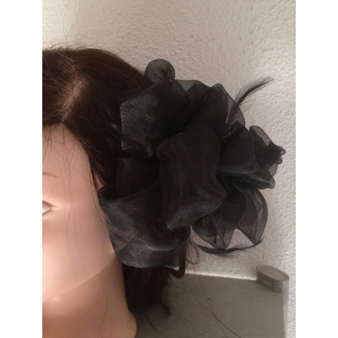 Fleur noire sur pince